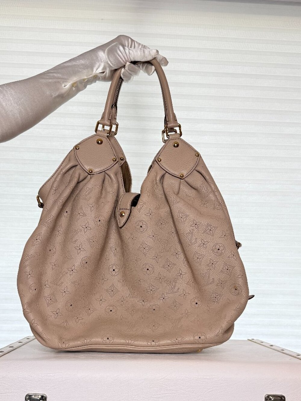 Louis Vuitton Mahina XL Sable Perforated Monogram Leather Hobo Bag - Picture 3 of 15